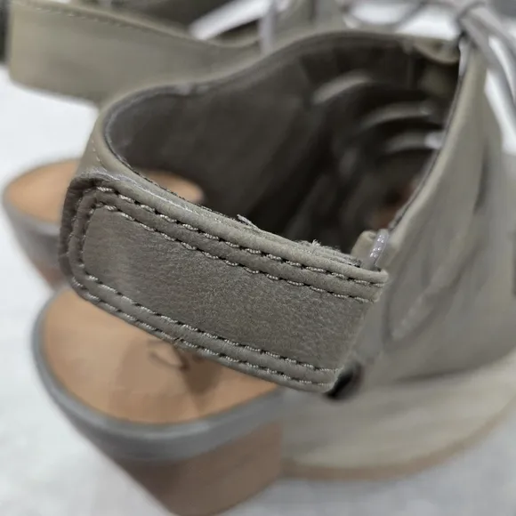 🐢 Clarks Banoy Waneta Lace up Heel Dress Sandal Size 9 Sage Nubuck