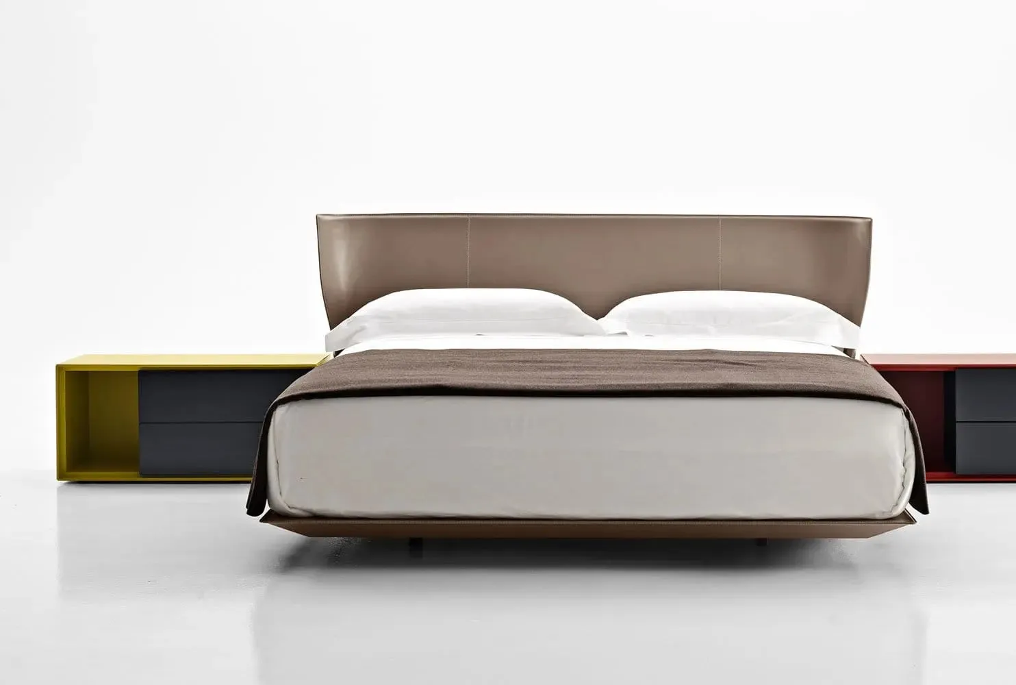 Alys - Bed