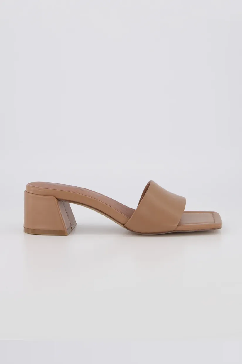 Bronwyn Stevie - Camel