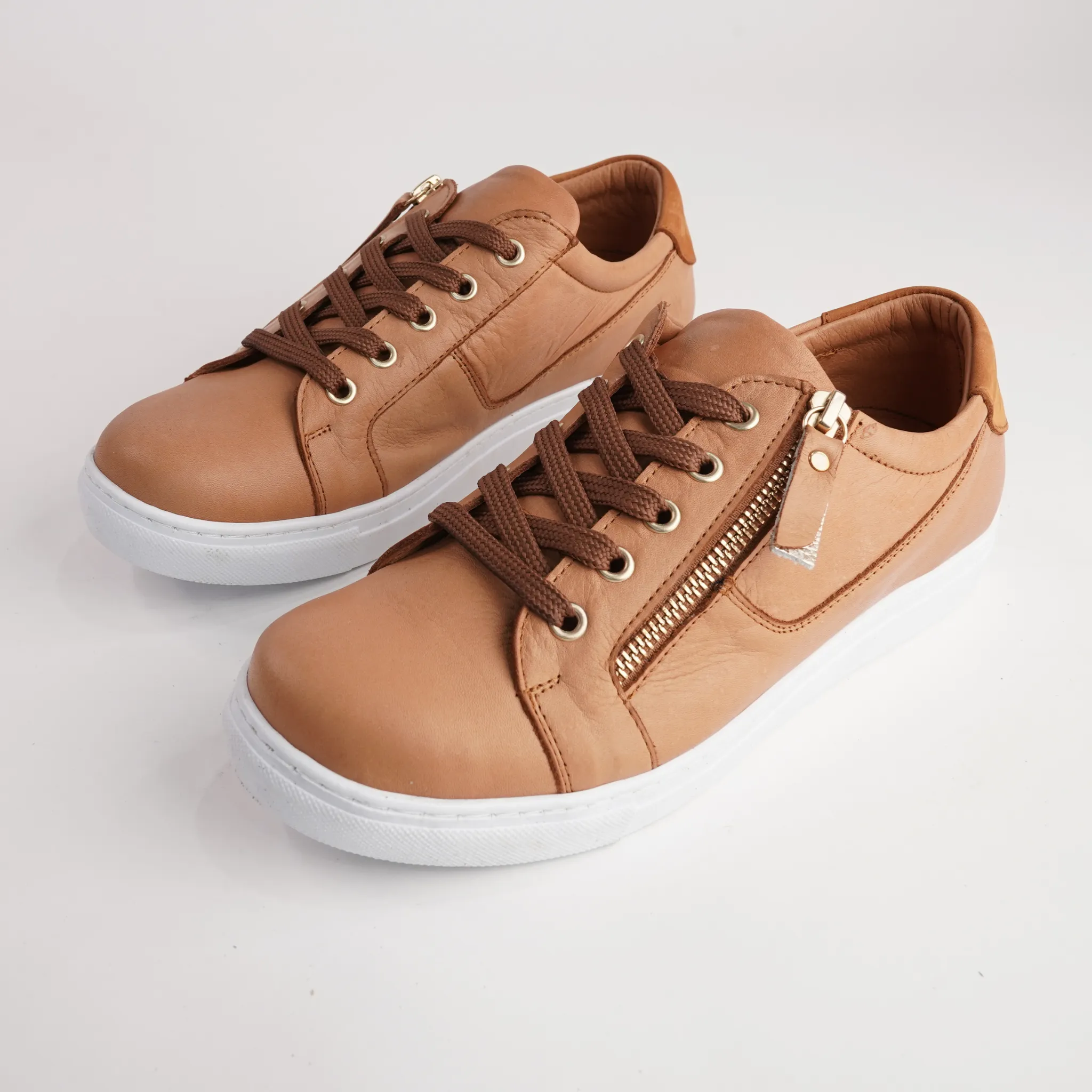 EG520 Tan Leather Sneakers