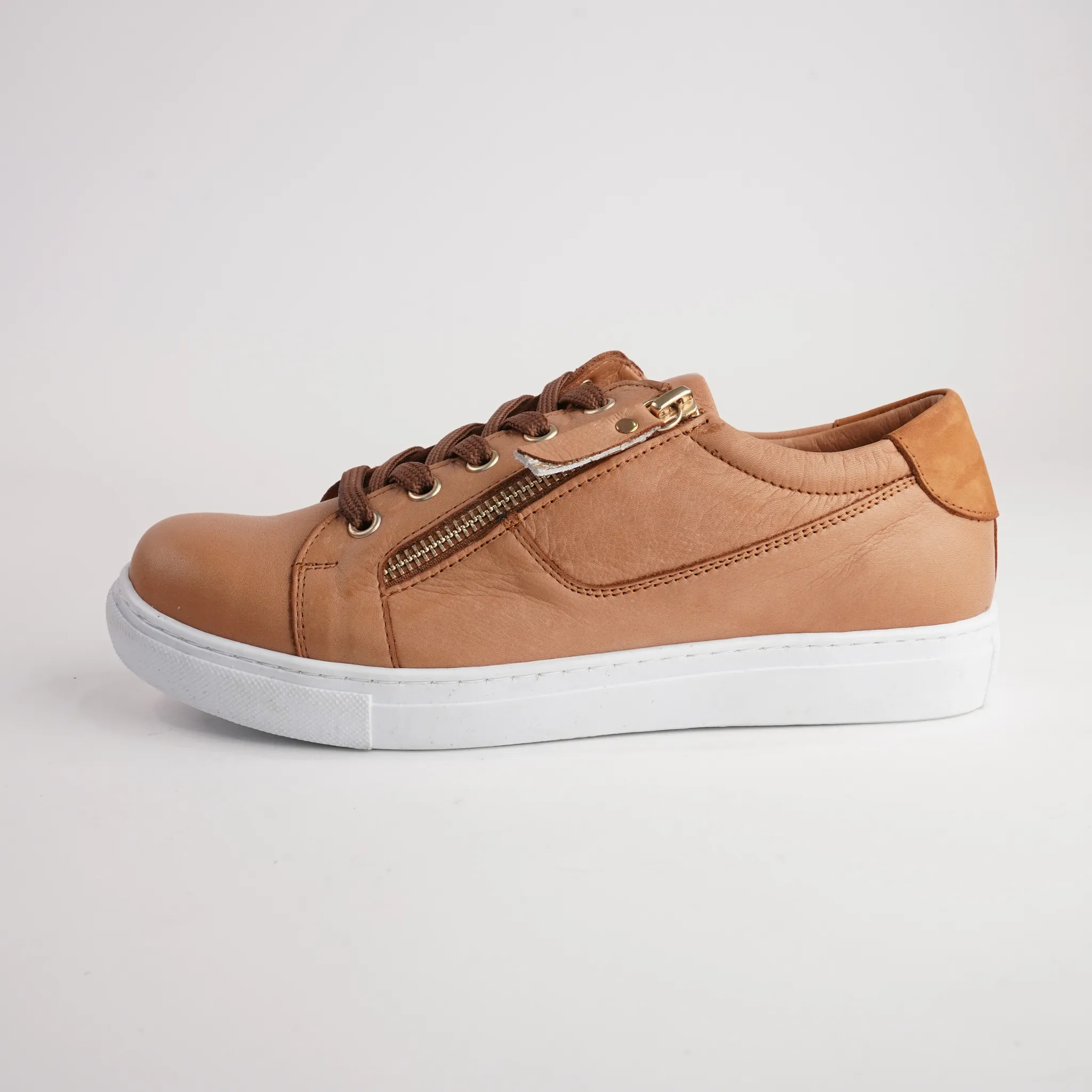 EG520 Tan Leather Sneakers