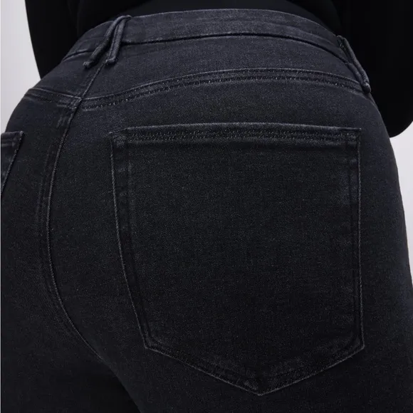 Good American : Good Legs Black Jeans.