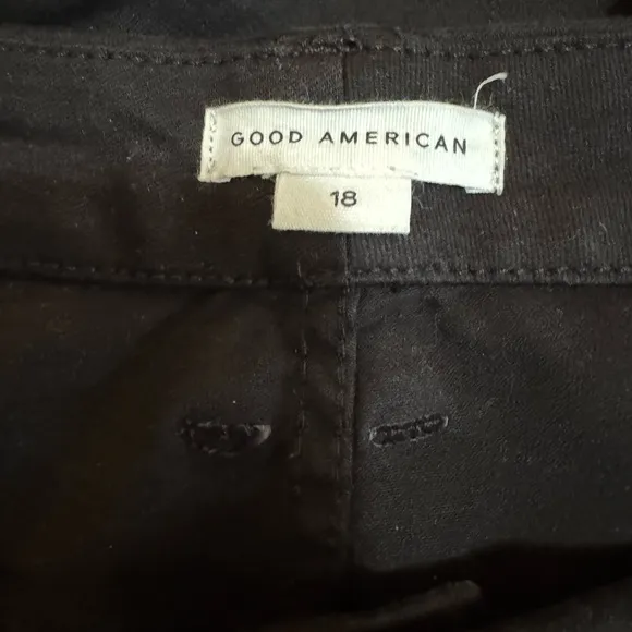 Good American : Good Legs Black Jeans.