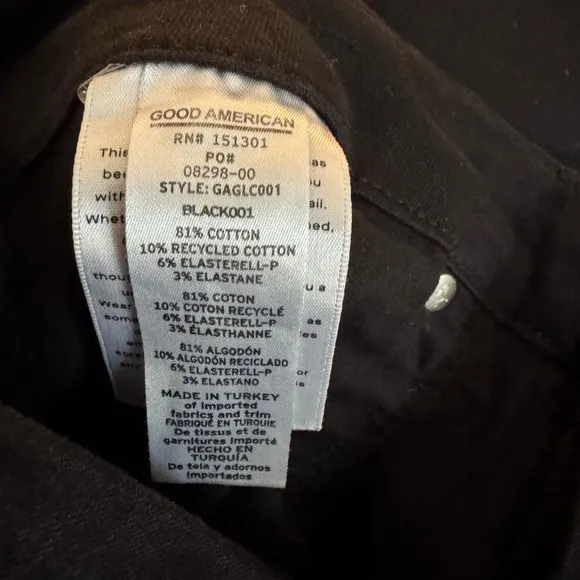 Good American : Good Legs Black Jeans.