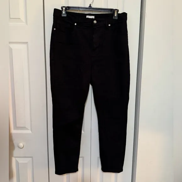 Good American : Good Legs Black Jeans.