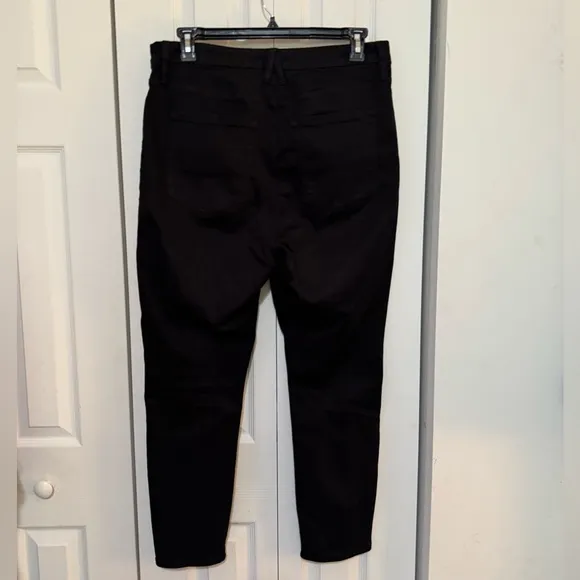 Good American : Good Legs Black Jeans.