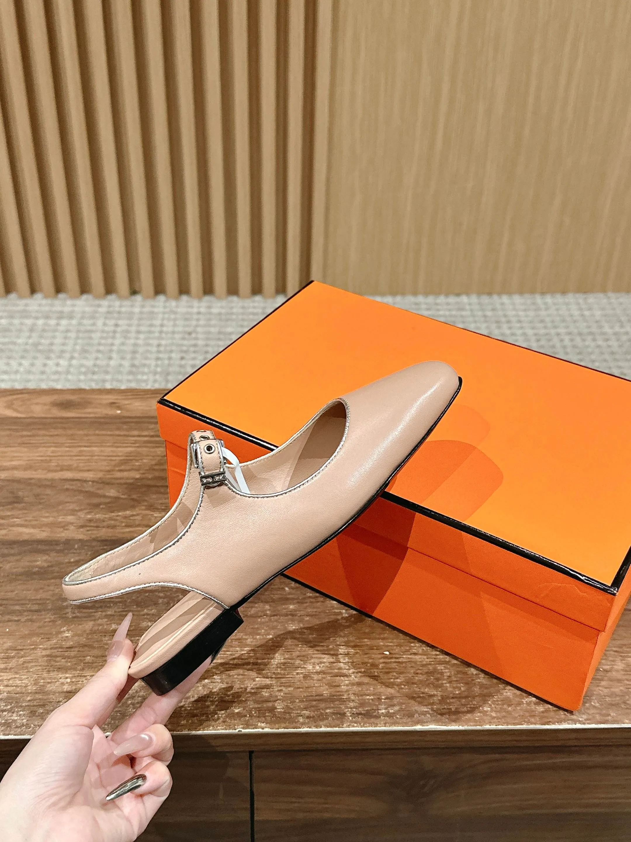 H Ballet Flats