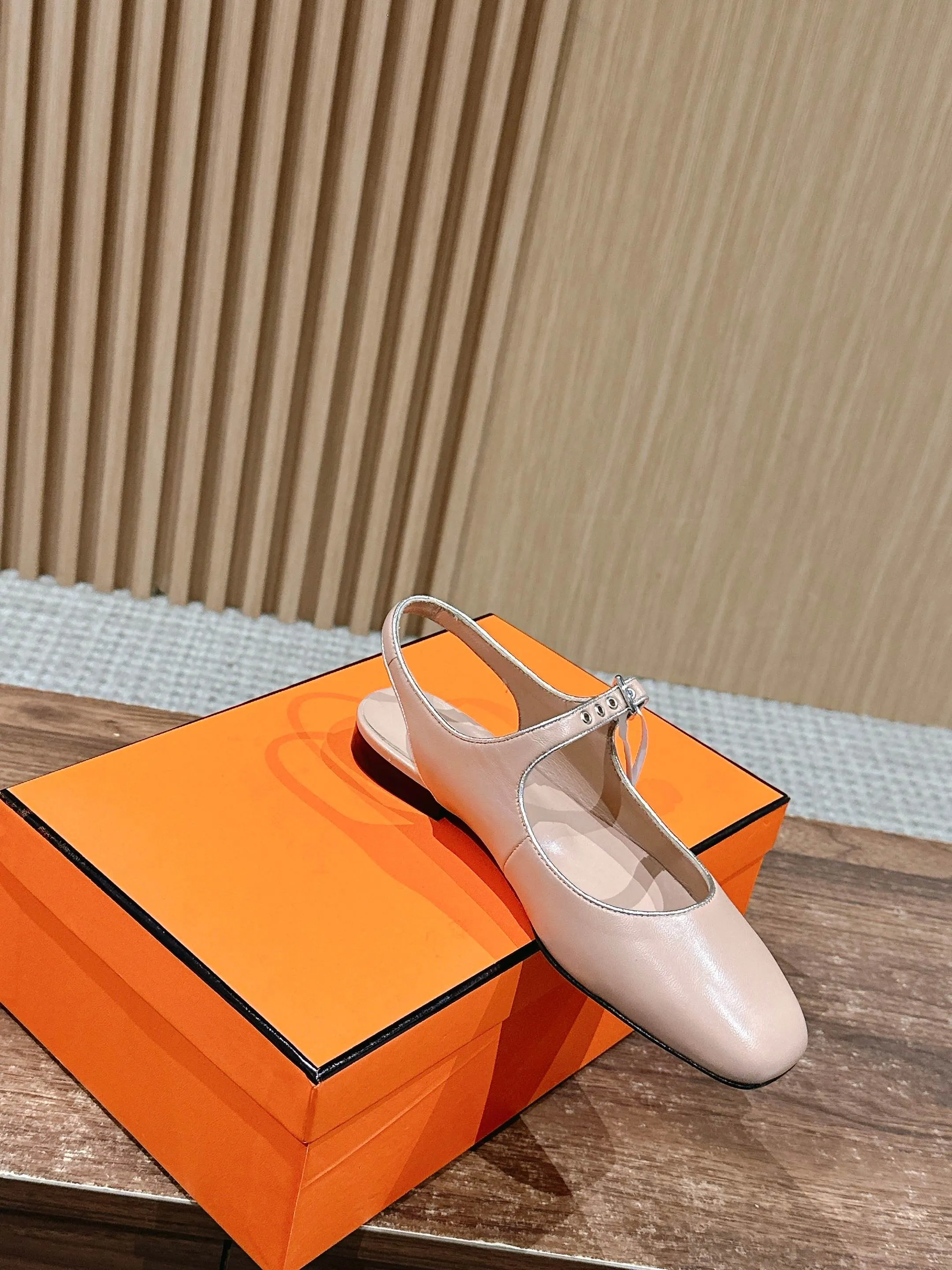H Ballet Flats