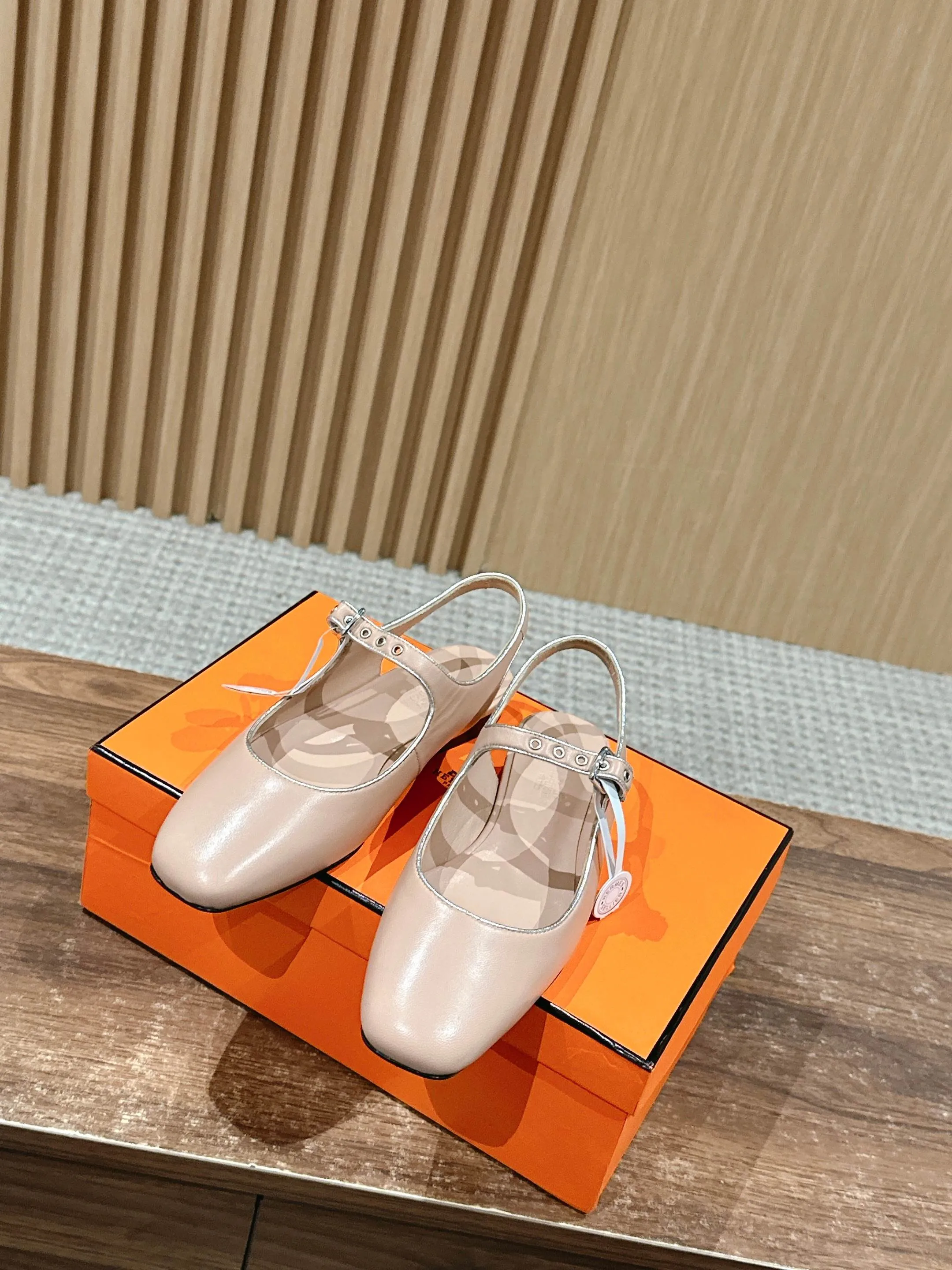 H Ballet Flats