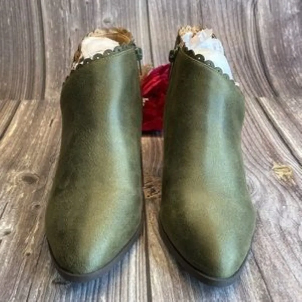 JOURNEE Tessa Olive Faux Suede Booties 8.5M