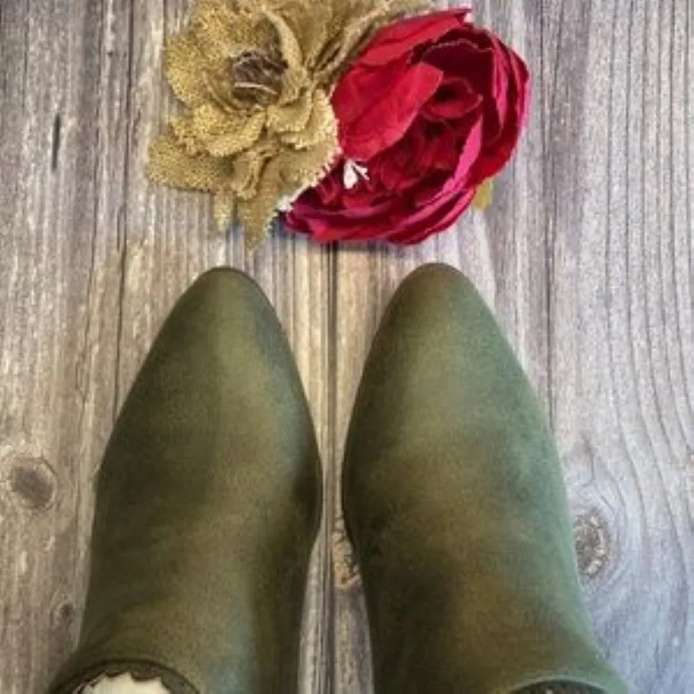 JOURNEE Tessa Olive Faux Suede Booties 8.5M