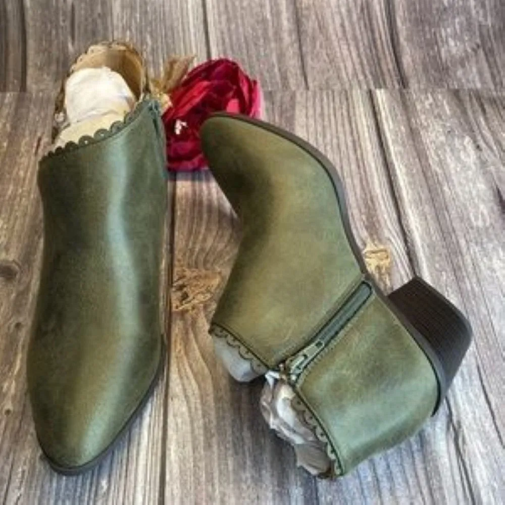 JOURNEE Tessa Olive Faux Suede Booties 8.5M