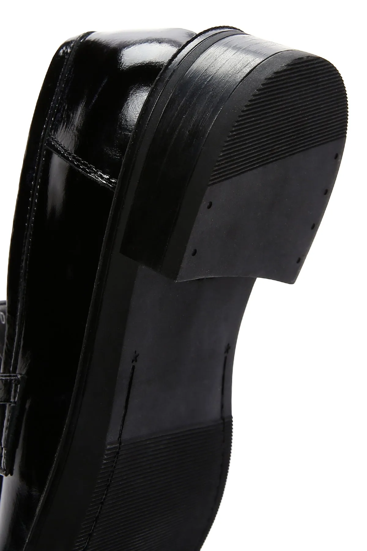 Kadın Siyah Zincir Detaylı Deri Maskülen Loafer