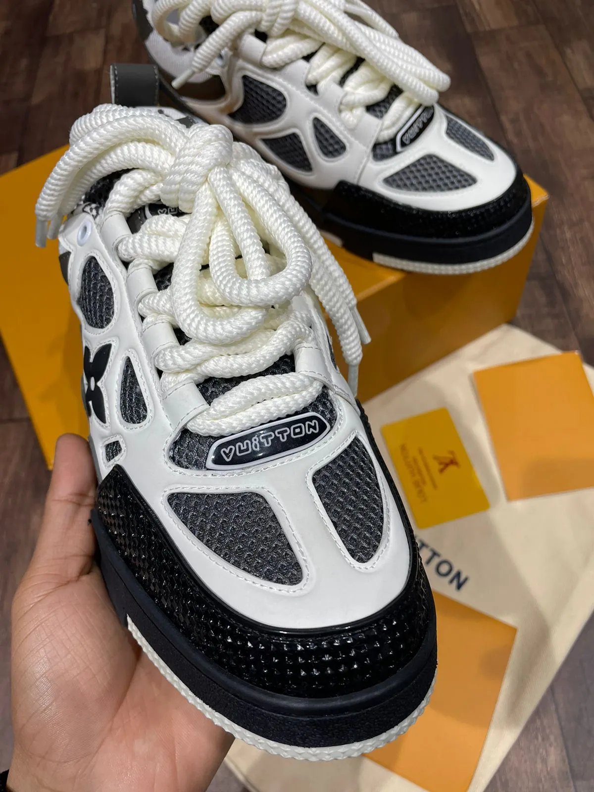 LOUIS VUITTON || MONOGRAM UNISEX BLENDED FABRICS STREET STYLE PLAIN LEATHER SNEAKERS