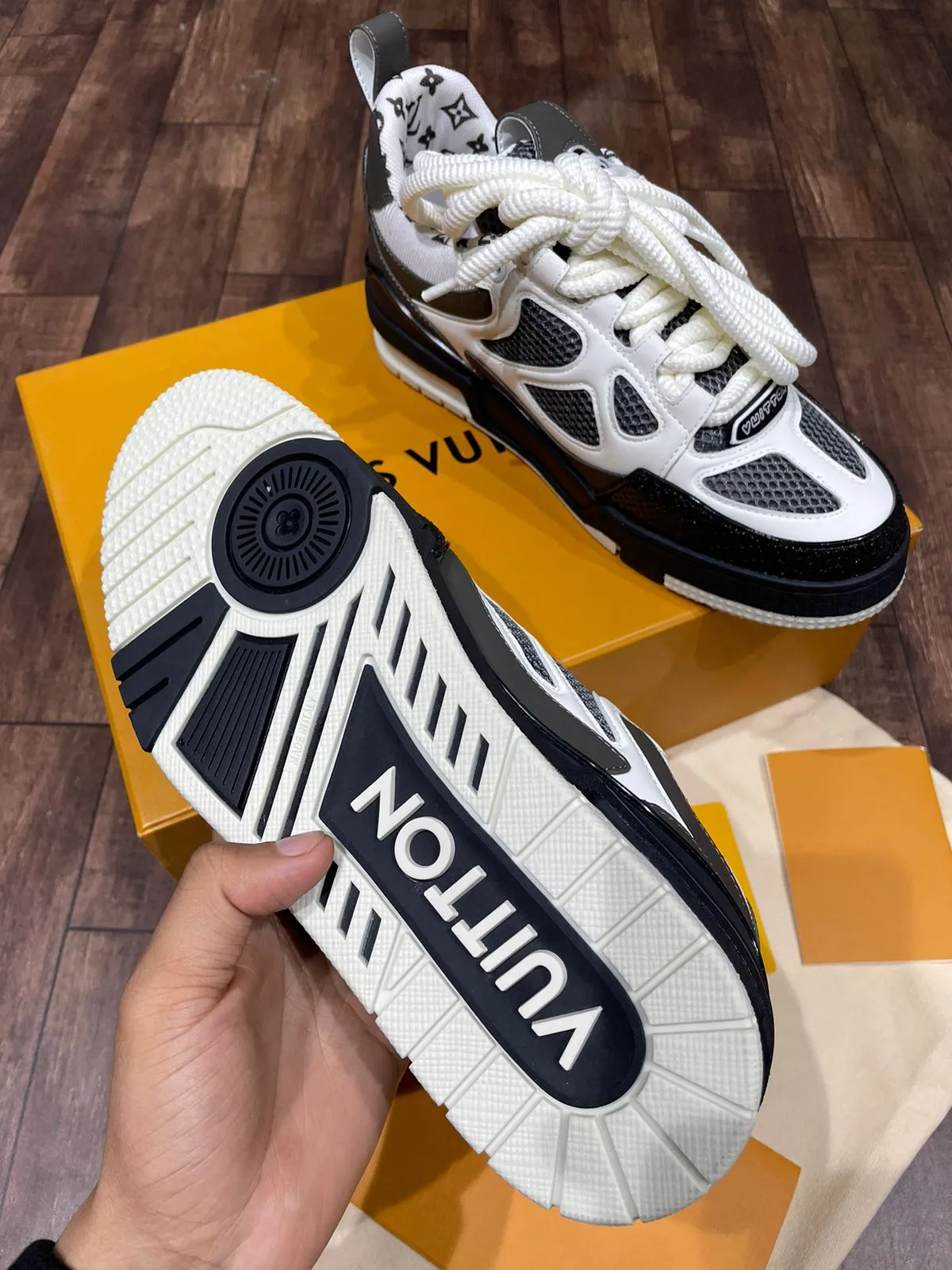 LOUIS VUITTON || MONOGRAM UNISEX BLENDED FABRICS STREET STYLE PLAIN LEATHER SNEAKERS