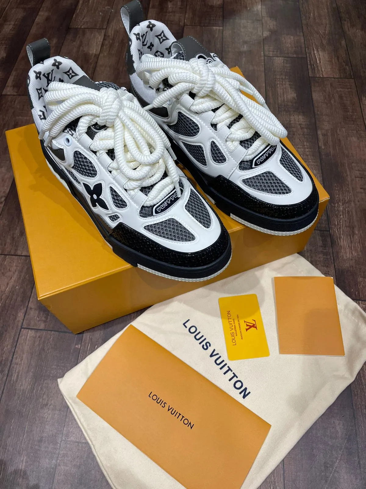 LOUIS VUITTON || MONOGRAM UNISEX BLENDED FABRICS STREET STYLE PLAIN LEATHER SNEAKERS