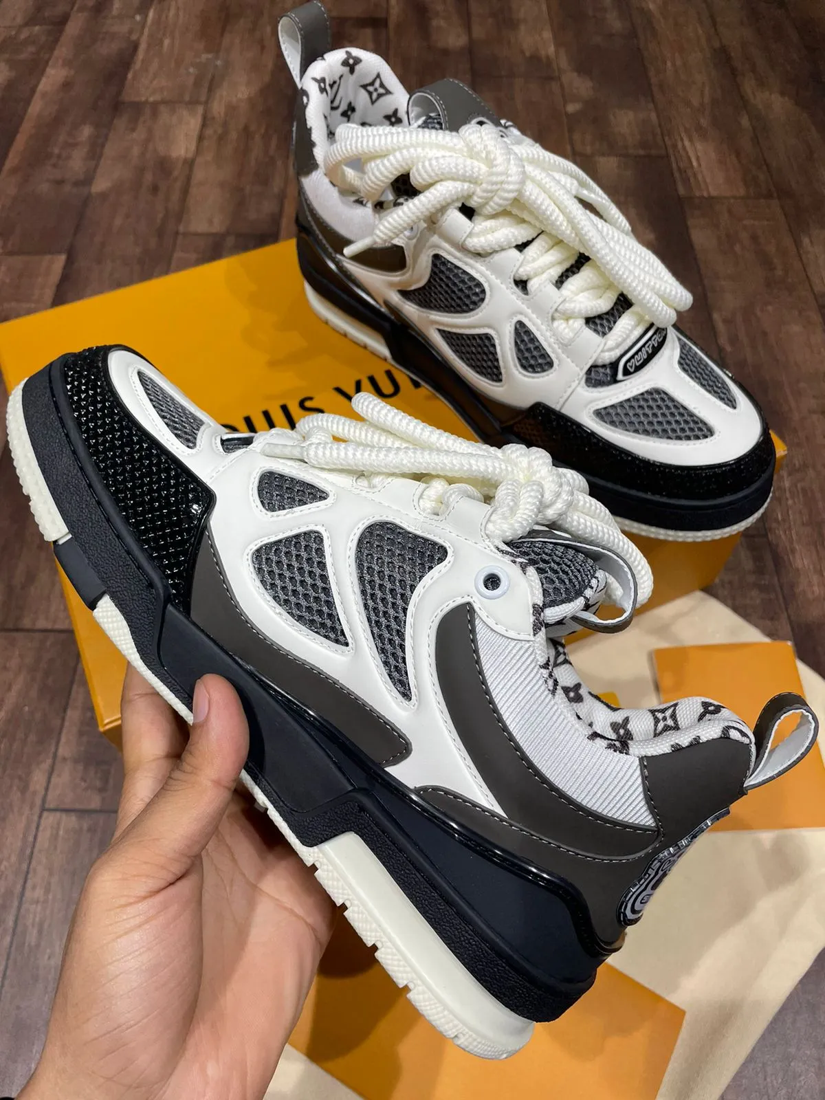 LOUIS VUITTON || MONOGRAM UNISEX BLENDED FABRICS STREET STYLE PLAIN LEATHER SNEAKERS
