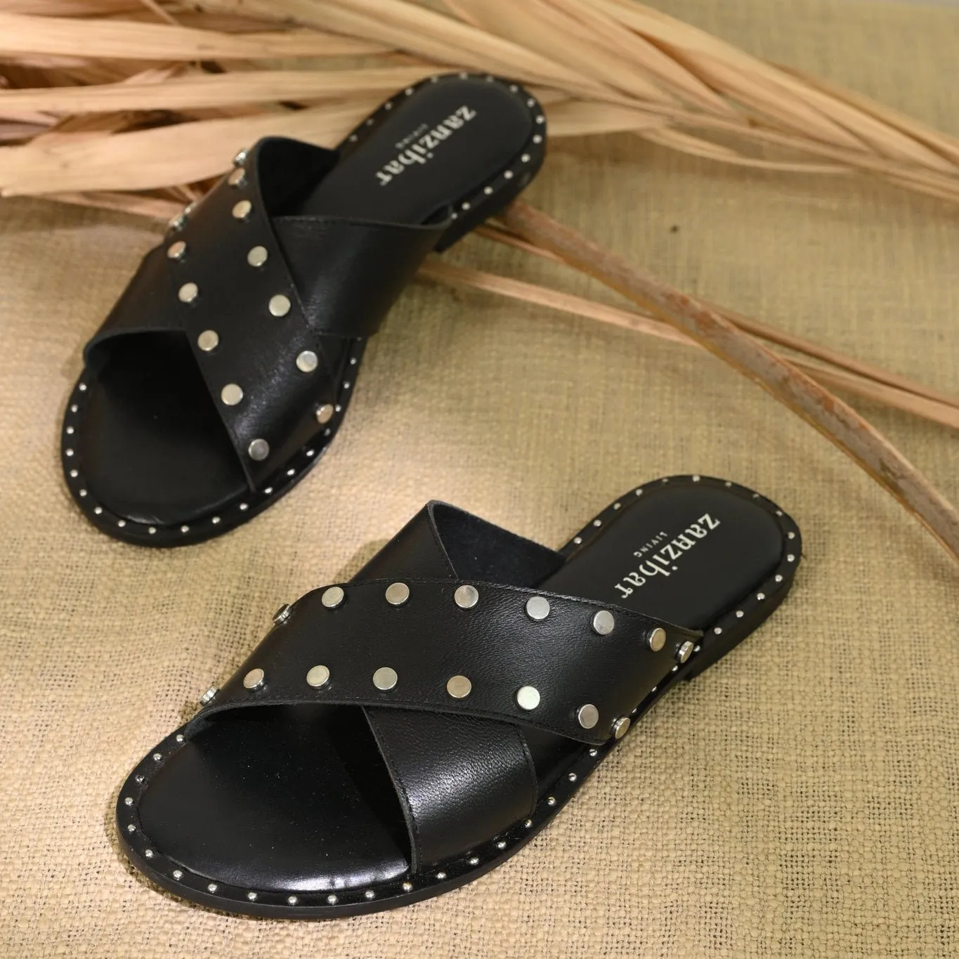 Marlborough Rivet - Black