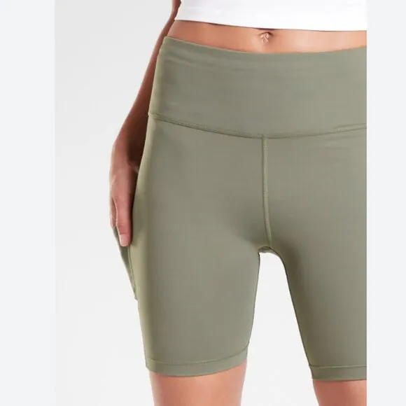 NWT Athleta Ultimate Stash Pocket 7&quot; Short in Laurel Olive Green Size M $60
