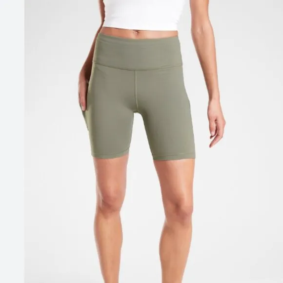 NWT Athleta Ultimate Stash Pocket 7&quot; Short in Laurel Olive Green Size M $60