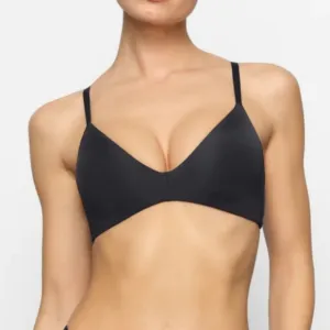 NWT SKIMS Wireless Form Lightly Lined Bra  in Black Onyx