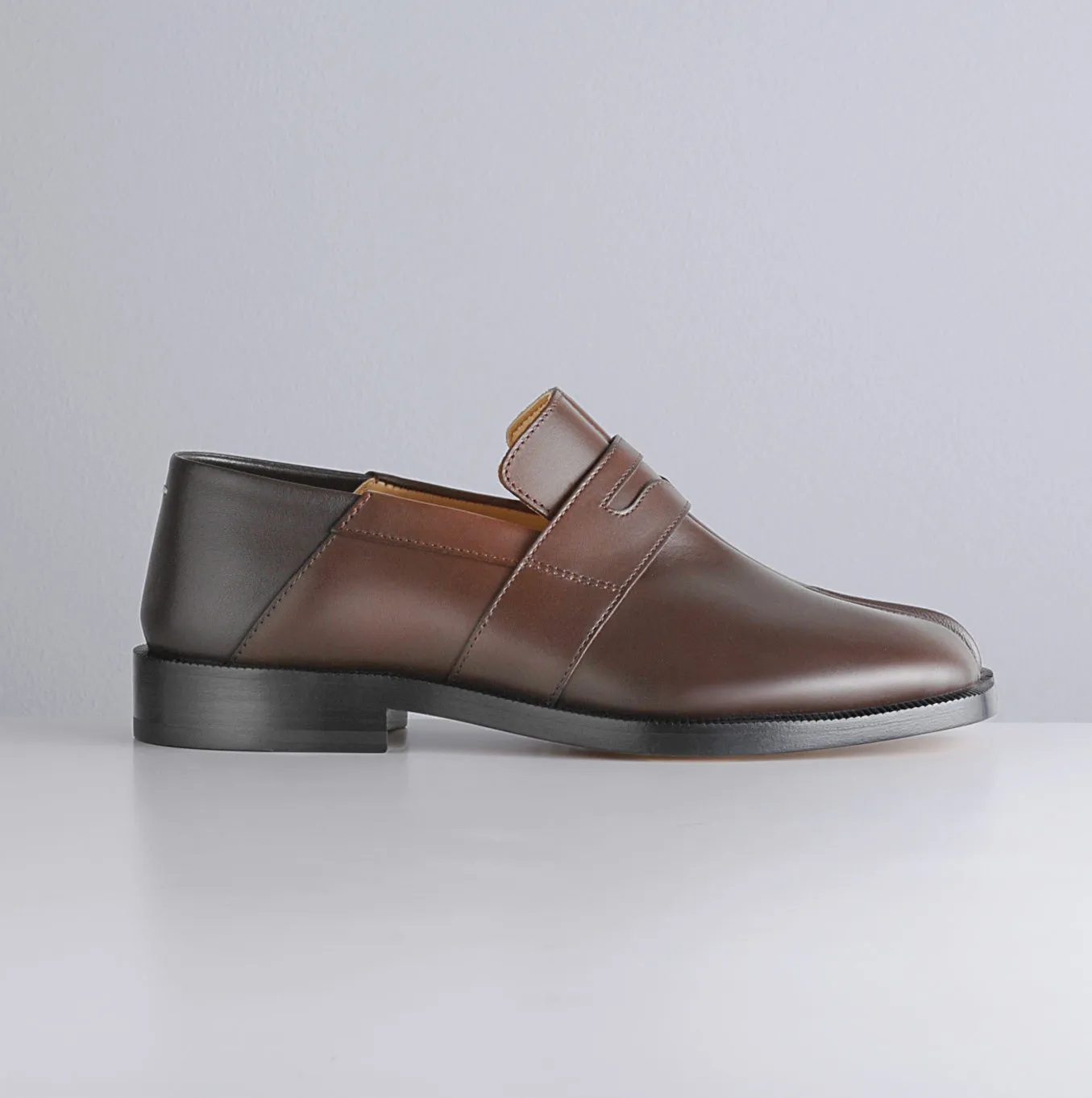 TABI LOAFER