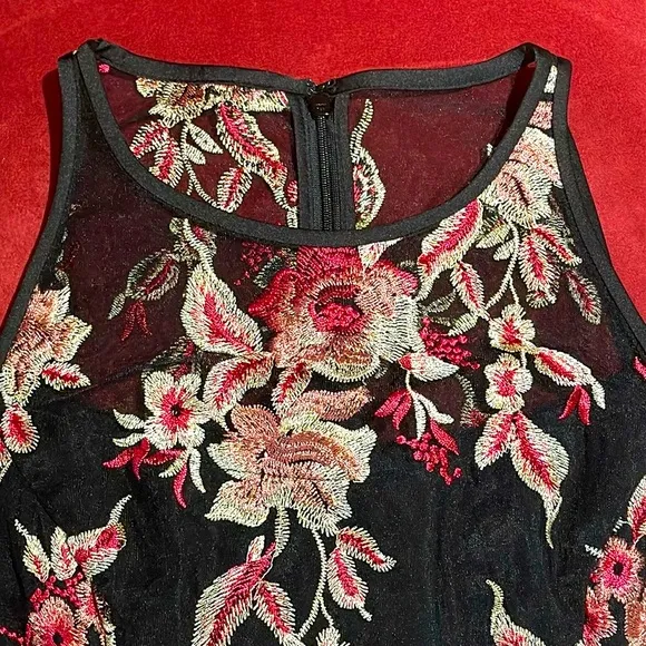 WHBM Embroidered Lace Lined Sheath Midi Dress Ladies 00P
